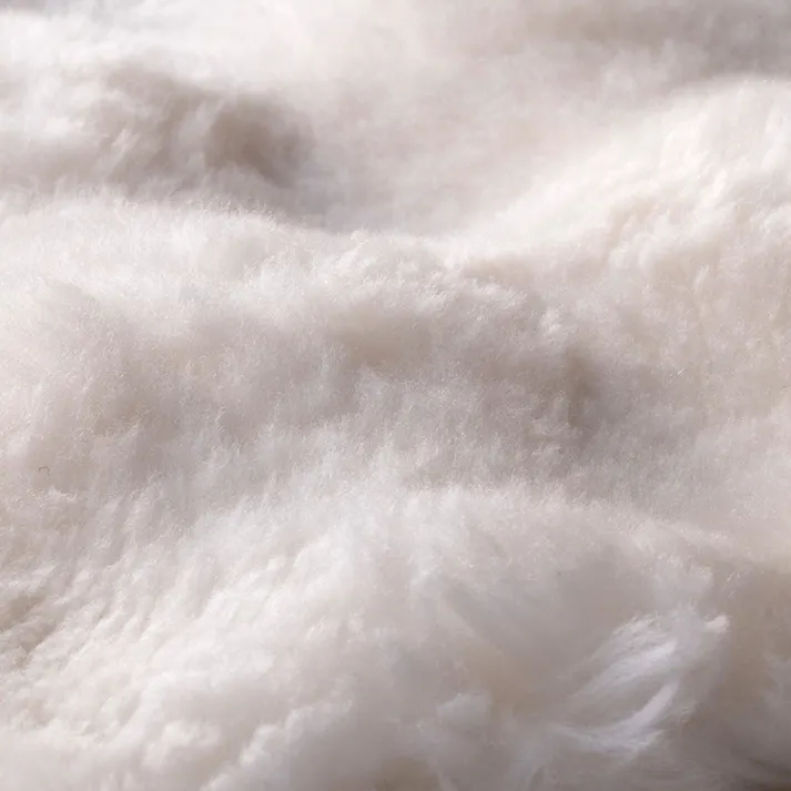 保温性のあるラグ Pitapa シロクマ 幅130cm 奥行130cm