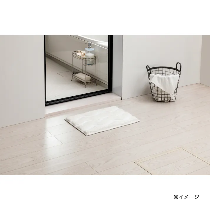 すべりにくい吸水バスマット ウェーブ ホワイト 幅50cm 奥行35cm