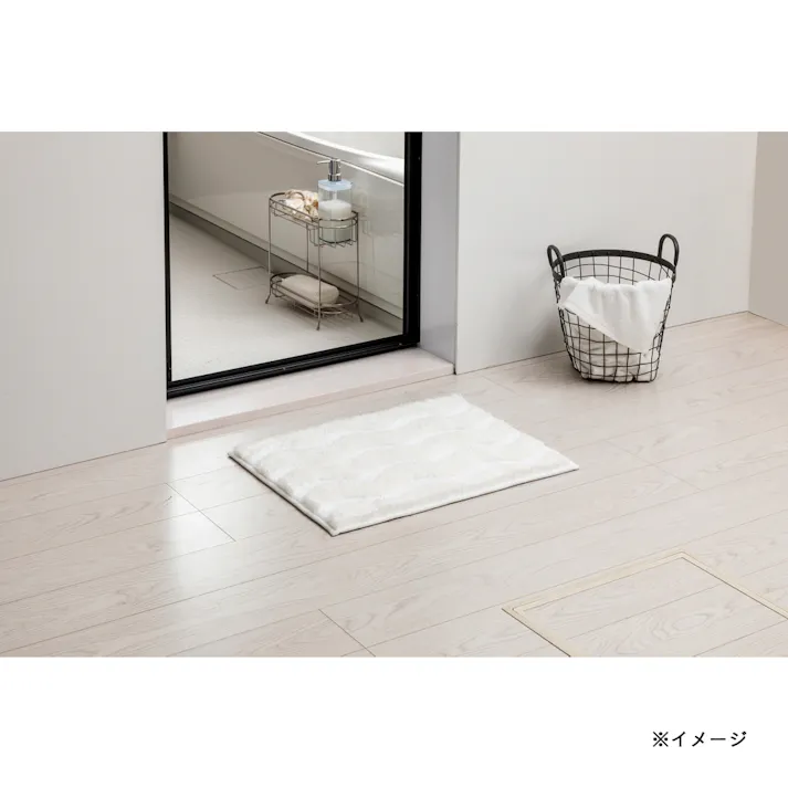 すべりにくい吸水バスマット ウェーブ ホワイト 幅60cm 奥行45cm