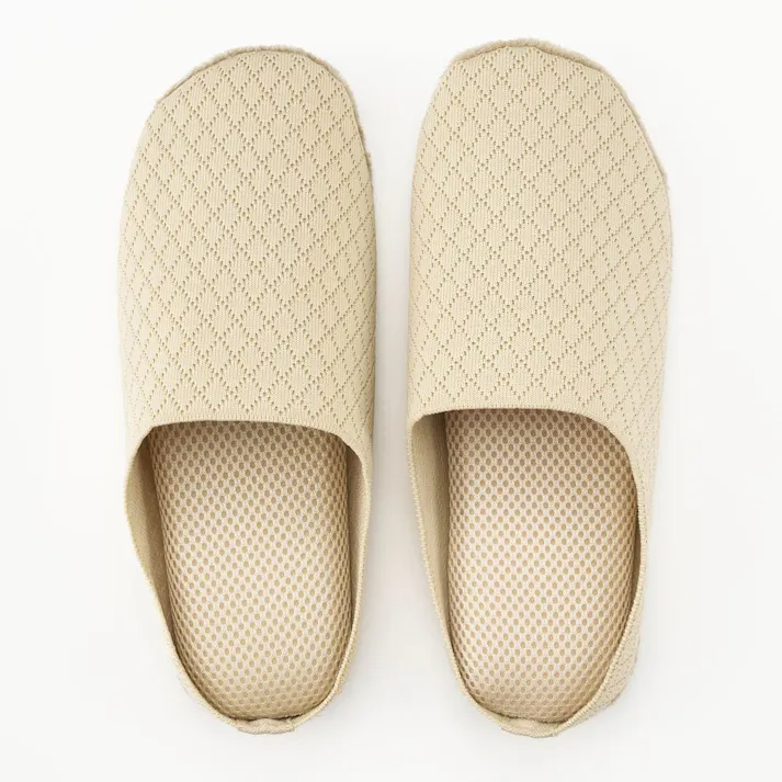 履いて歩くだけでお掃除できる通気性が良いルームシューズ ベージュ M