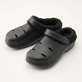 屈曲しやすいスリット入りボア付きサンダル ブラック XL