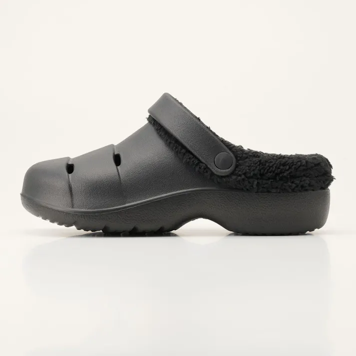 屈曲しやすいスリット入りボア付きサンダル ブラック XL