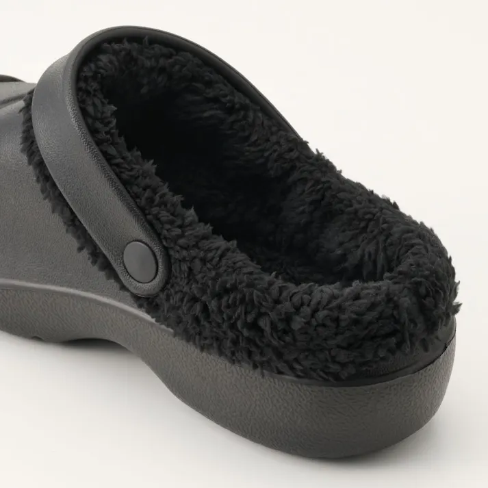 屈曲しやすいスリット入りボア付きサンダル ブラック XL