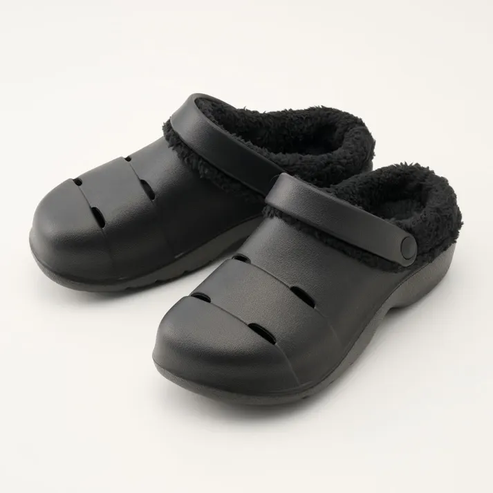 屈曲しやすいスリット入りボア付きサンダル ブラック M