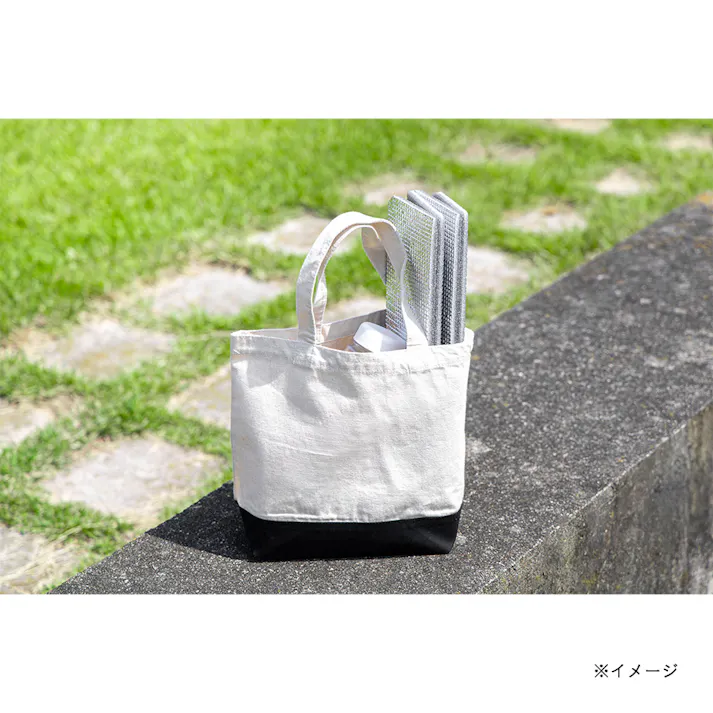カインズ 折りたためるアルミ座布団 幅40cm 奥行40cm 厚さ0.8cm