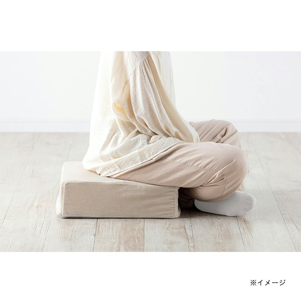 ずれにくいフロアクッション Pitapa ベージュ | クッション 通販