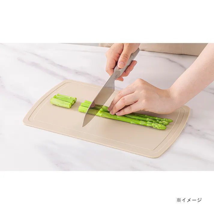 傷がつきにくい抗菌まな板 ベージュ 幅32cm 奥行20cm 高さ0.3cm