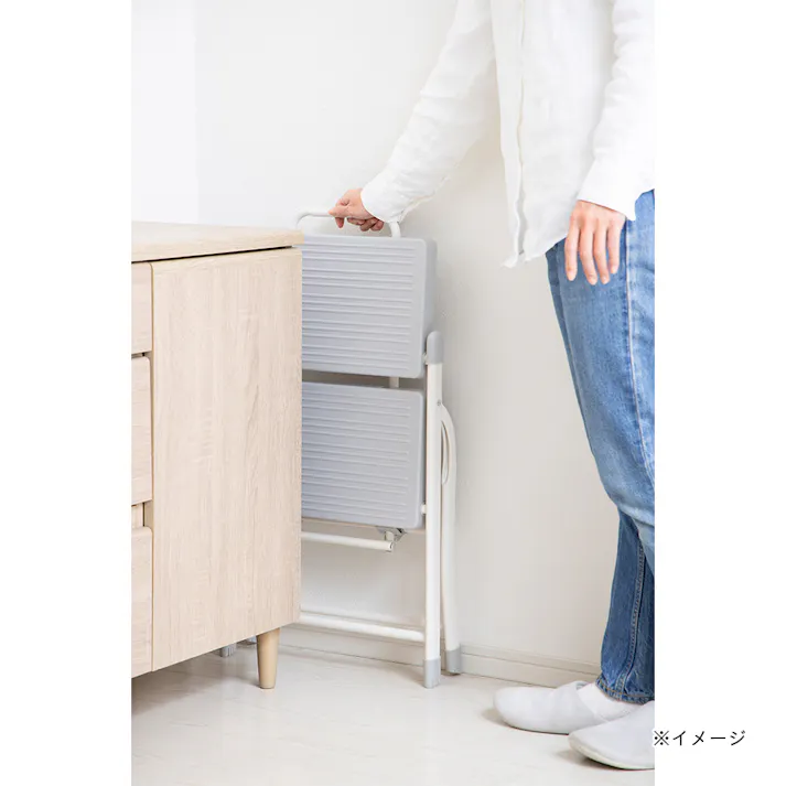 自立できる折りたたみコンパクト踏み台 幅41cm 奥行47.5cm 高さ50.5cm ホワイト