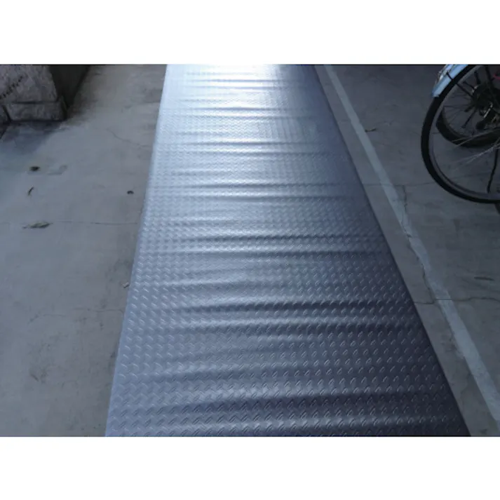 【CAINZ-DASH】日大工業 塩ビ養生マット ヤバネ シルバー 1.4mm厚×920mm×20m巻 003026【別送品】