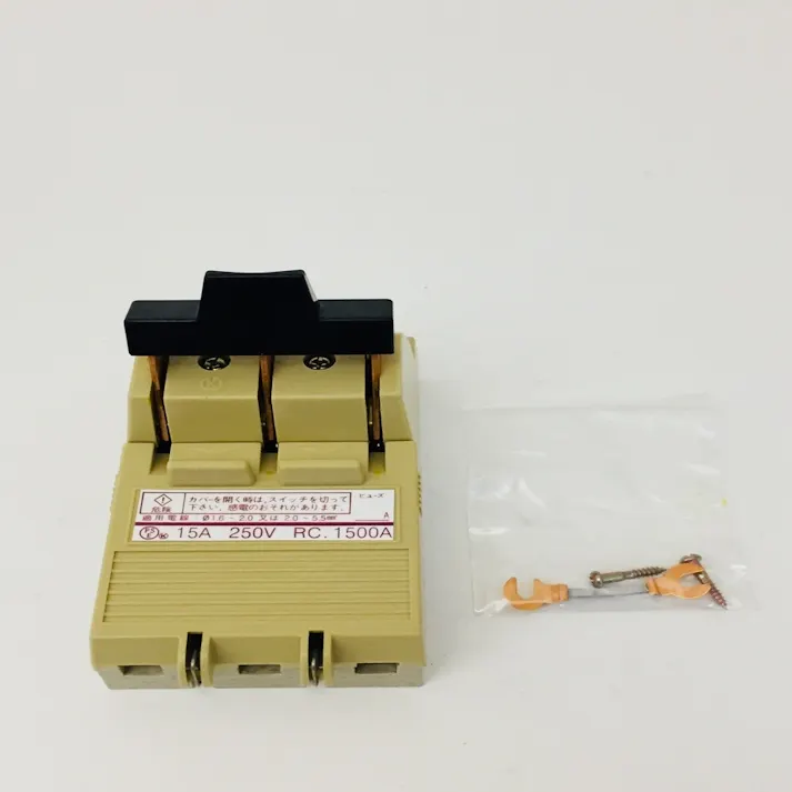 河村電器産業 カバースイッチ 単投表面式 CS 3P 15A