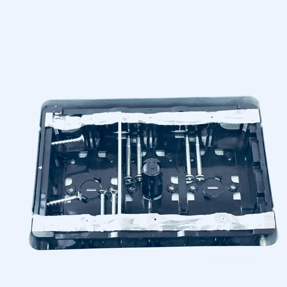 新品未使用,ＶＩＥＷ　5X3mm 未来工業 鋼製カバー付スライドボックス 3ヶ用 SBG-3F-K | 配線