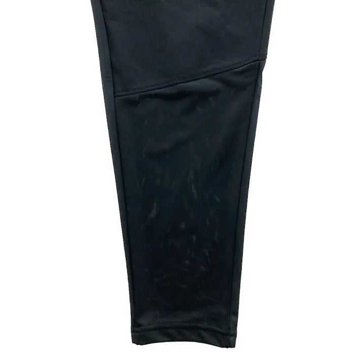 裾回りがレギンスみたいなパンツ クロ LL