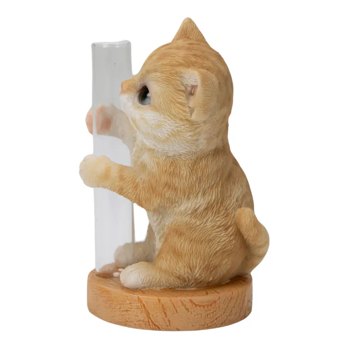 茶トラ猫一輪挿し