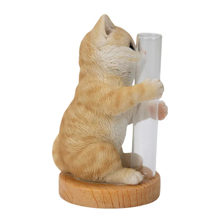茶トラ猫一輪挿し