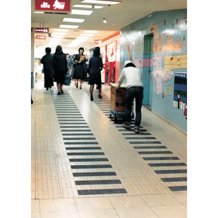 【CAINZ-DASH】スリーエム ジャパンコマーシャルケア販売部 3M セーフティ・ウォーク 滑り止めテープ タイプB 緑 100mmX18m 平面用 高耐久 B GRE 100X18【別送品】