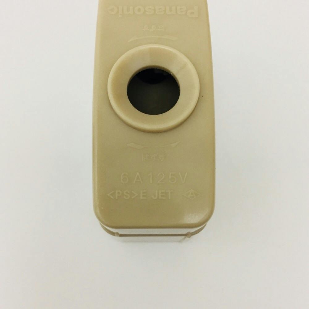 パナソニック フルシリーズ 角型引掛シーリング プラグ付 WG1100