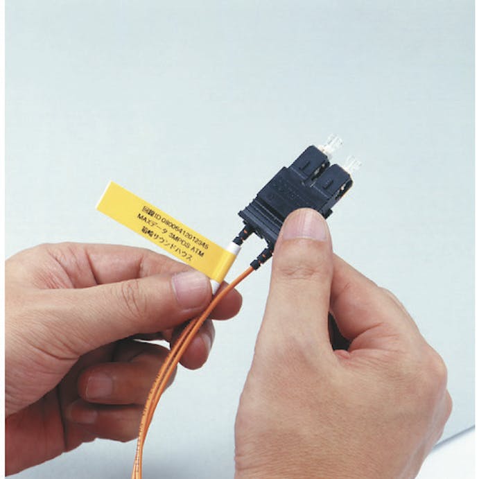 【CAINZ-DASH】マックス ビーポップミニ用ラミネートテープ　２４ｍｍ幅　黄×黒文字　８ｍ巻 LM-L524BY【別送品】