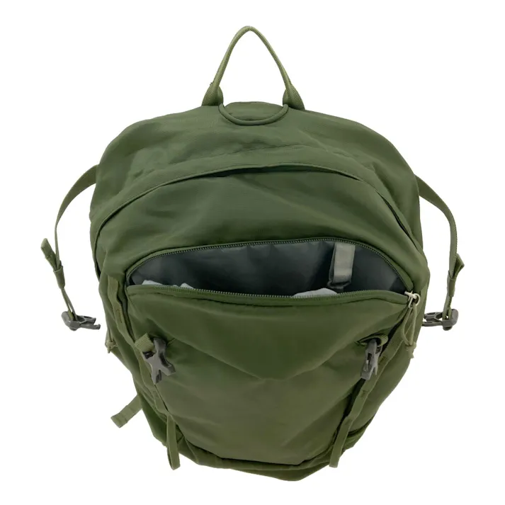 バックパック 25L グリーン TB3399-GN