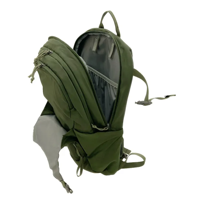 バックパック 25L グリーン TB4139-GN