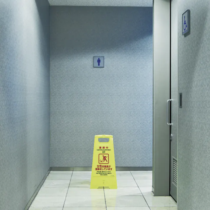 【CAINZ-DASH】日本緑十字社 フロアサインスタンド 清掃中・男性⇔女性作業員 フロアサイン-402 625×310 両面表示 337402【別送品】