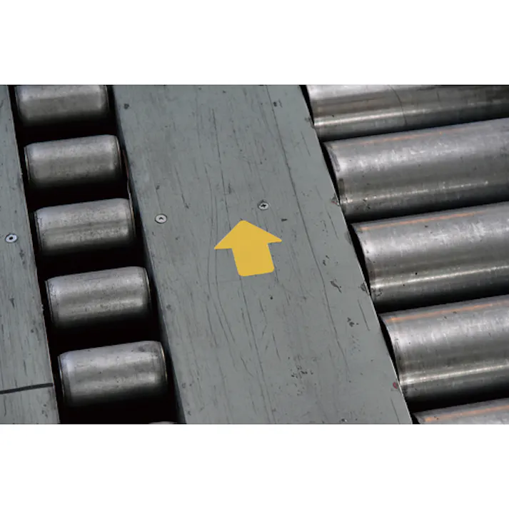 【CAINZ-DASH】日本緑十字社 路面表示ステッカー 矢印型 黄 QCA-Y 76×70mm 10枚組 PVC 403042【別送品】