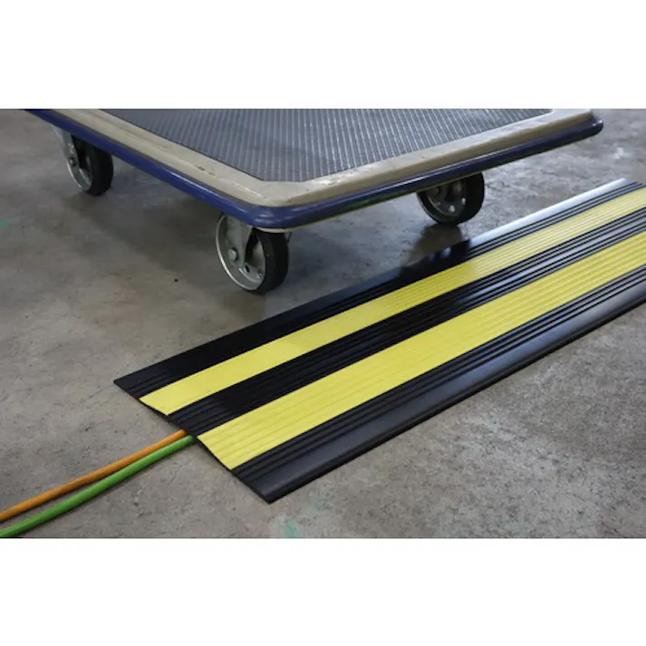 【CAINZ-DASH】大研化成工業 ケーブルカバー 30X2Mグレー CC-302GY【別送品】