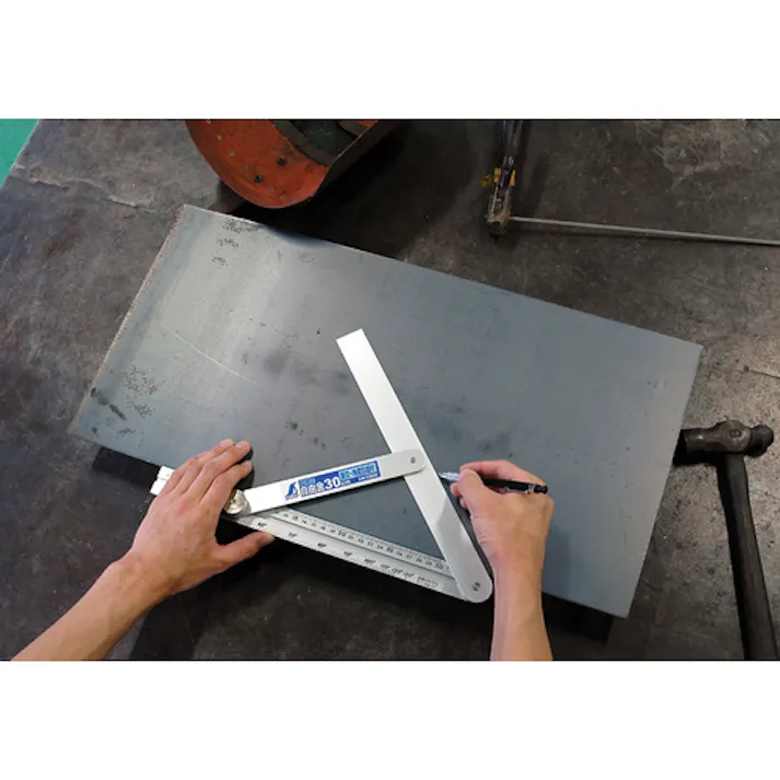 【CAINZ-DASH】シンワ測定 アルミ自由金 30cm 筋交・角度目盛付 62660【別送品】