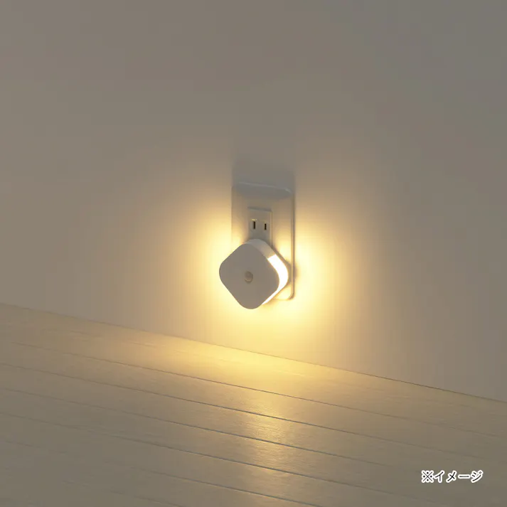 コンセント式 人感明暗ナイトライト 丸角型 NASMN78WH