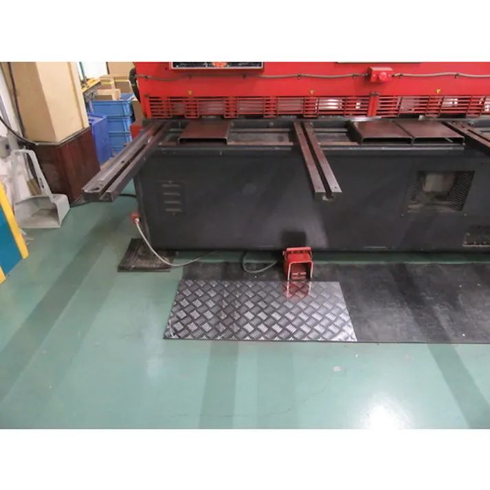 【CAINZ-DASH】アルインコ住宅機器事業部 アルミ縞板300x450x2.0t CI345N2【別送品】