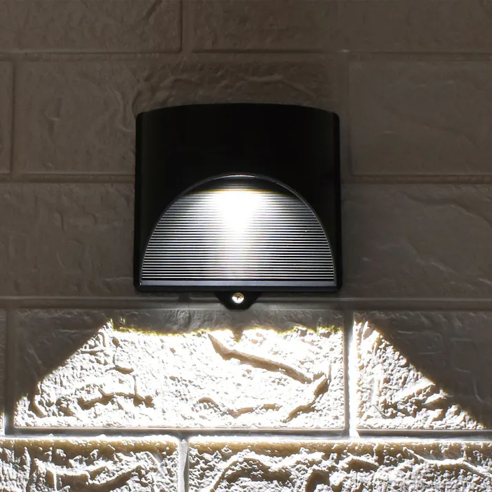 明暗センサーソーラーライト LT-SLS3DK