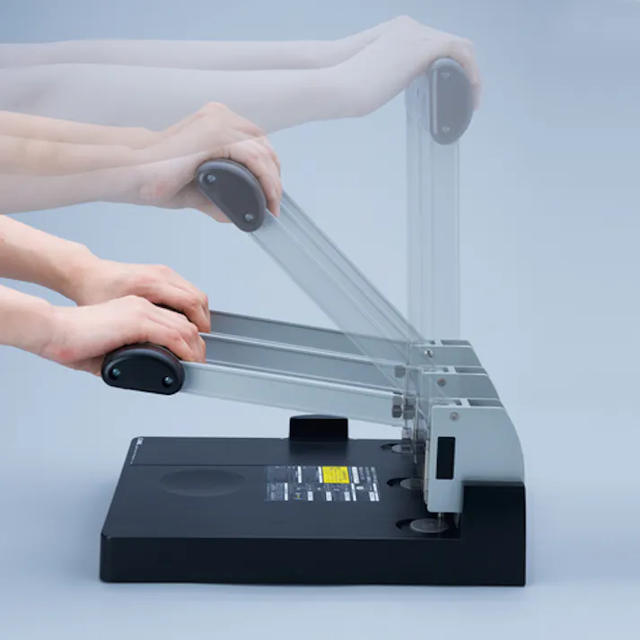 【CAINZ-DASH】カール事務器 4穴強力パンチ No.124N 穿孔枚数165枚 NO.124N【別送品】