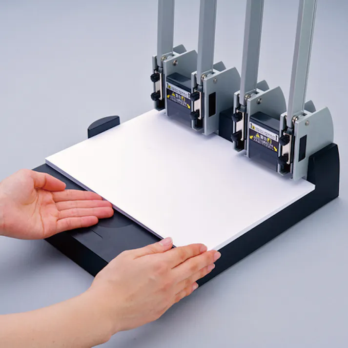 【CAINZ-DASH】カール事務器 4穴強力パンチ No.124N 穿孔枚数165枚 NO.124N【別送品】