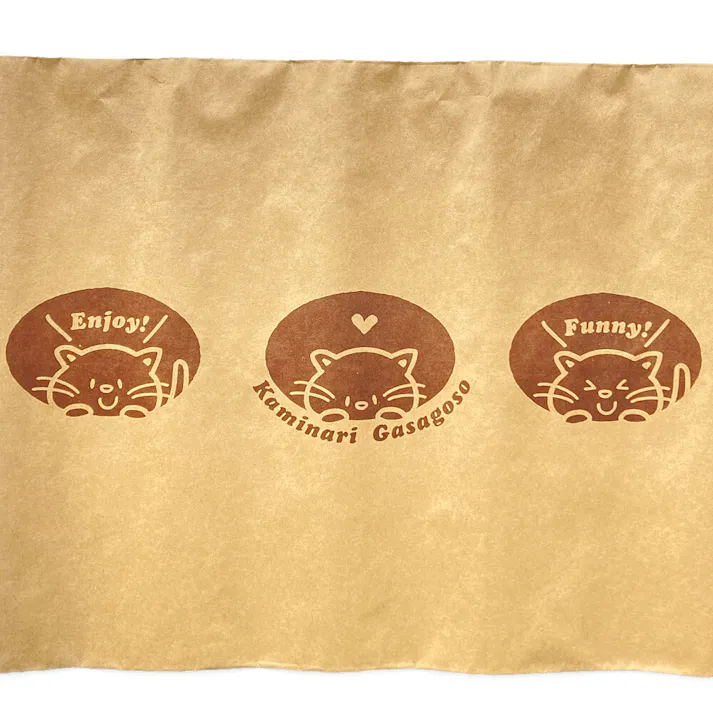 じゃれ猫 紙鳴りりガサゴソ