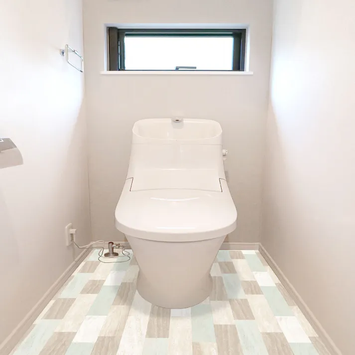 トイレの床に貼ってはがせるシート スクラップグリーン