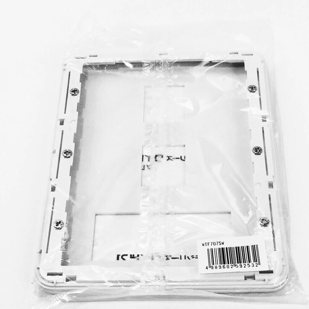 パナソニック(Panasonic)?ワイド21コンセントP5コ用(3+1+1 WTF7075W wyw801m パナソニック コスモシリーズワイド21 コンセントプレート 5コ用 3コ