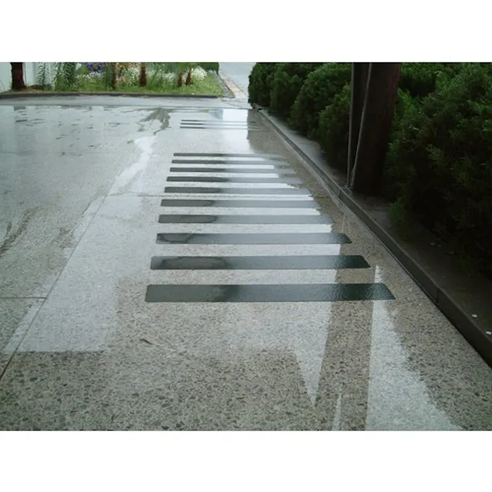 【CAINZ-DASH】トラスコ中山 ノンスリップテープ 屋外用 100mmX5m TNS-100【別送品】