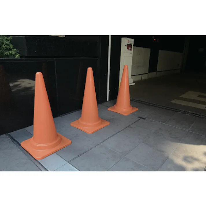 【CAINZ-DASH】トラスコ中山 安全コーン 幅380mmX高さ700mm インターナショナルオレン TCC-OR【別送品】