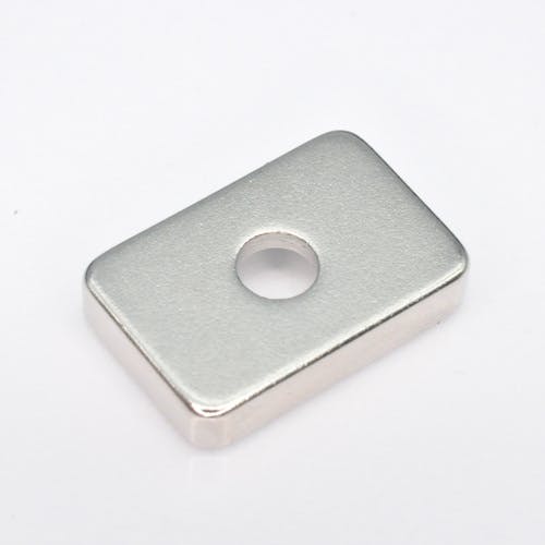 クラシアン磁石 CAINZ-DASH】トラスコ中山 ネオジム角形磁石 皿ねじ穴付
