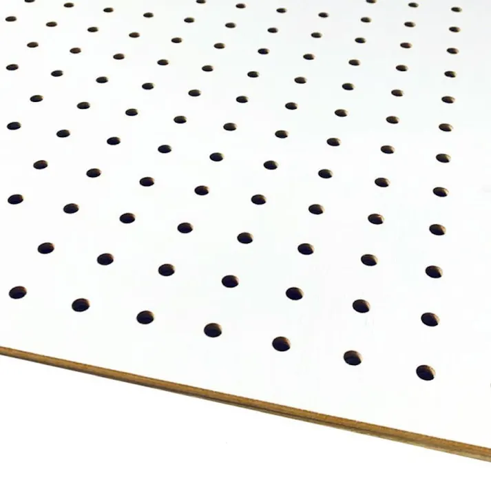 カラー有孔ホワイト 1820×910×5.5【SU】