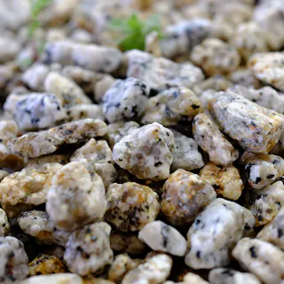 TAIKOH 伊勢砂利 5分 15-30mm 10kg 国産 化粧砂利 錆 さび サビ 中