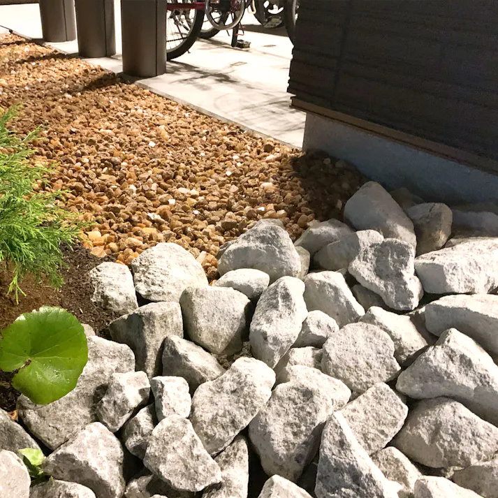 TAIKOH クオーツブラウンラフ 5分 15-20mm 10kg 天然 石英岩 化粧砂利 ブラウン 茶 砕石 中