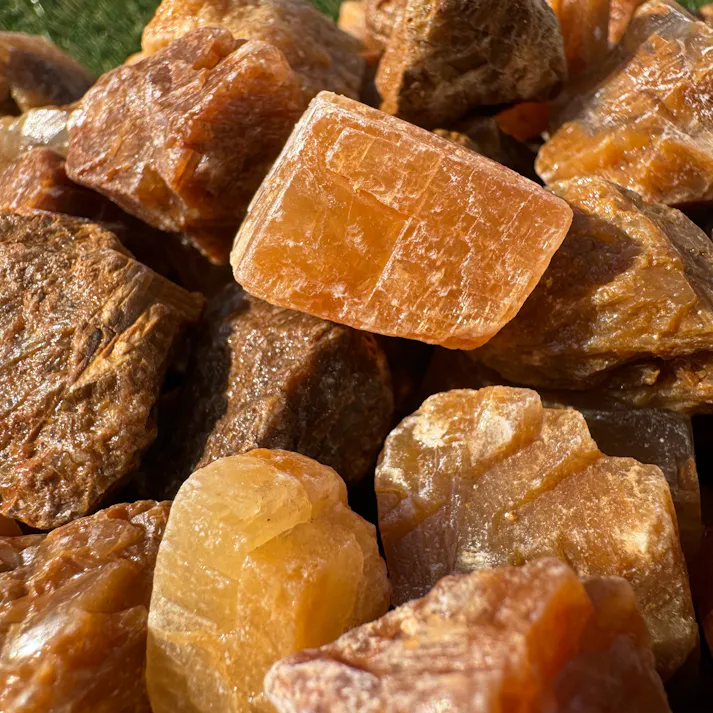 TAIKOH クオーツブラウンラフ 5分 15-20mm 10kg 天然 石英岩 化粧砂利 ブラウン 茶 砕石 中