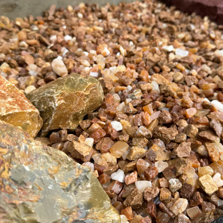 TAIKOH クオーツブラウンラフ 3分 10-15mm 10kg 天然 石英岩 化粧砂利 ブラウン 茶 砕石 小