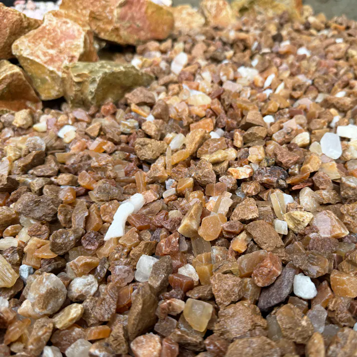 TAIKOH クオーツブラウンラフ 3分 10-15mm 10kg 天然 石英岩 化粧砂利 ブラウン 茶 砕石 小