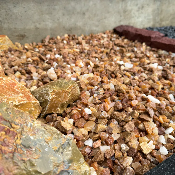 TAIKOH クオーツブラウンラフ 3分 10-15mm 10kg 天然 石英岩 化粧砂利 ブラウン 茶 砕石 小