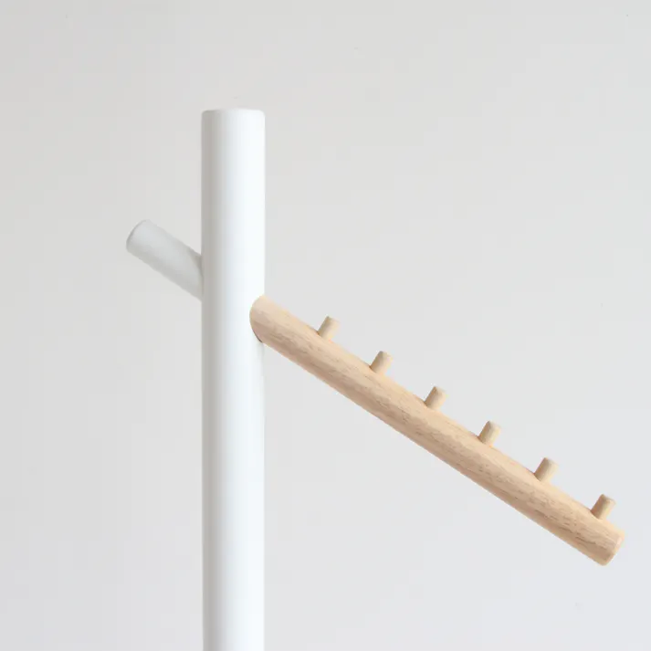 洋服を美しくかけられるハンガー Crane Hanger ナチュラル