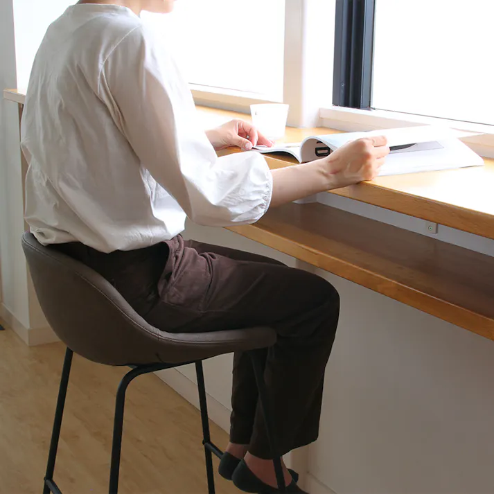 体にフィットする心地よいチェア Cheri Bar Stool バースツール ブラウン