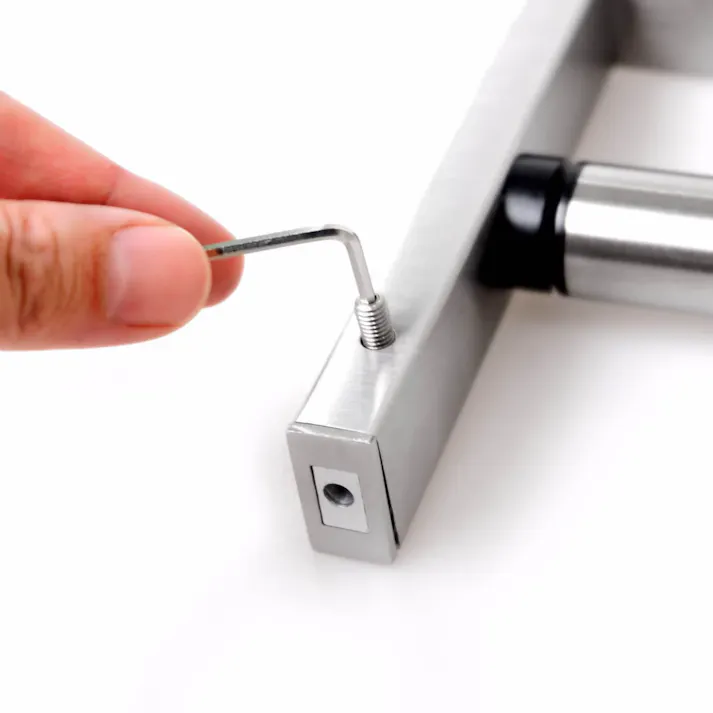 キッチンロールホルダー|ZACK 20992 ELIOS キッチン ロール ペーパー ホルダー 整理 収納 台所 料理 道具 スタンド 壁取付け 掛け DIY ステンレス おしゃれ 雑貨 かっこいい 上質 高級 ホテルライク 男前インテリア インダストリアル ドイツ デザイナーズ