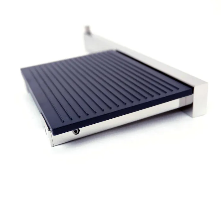 トイレットペーパーホルダー(トレイ付き)|ZACK 40407 LINEA ペーパーホルダー 壁付けタイプ 壁設置 DIY ステンレス 高級 ホテルライク インダストリアル ドイツ デザイナーズ