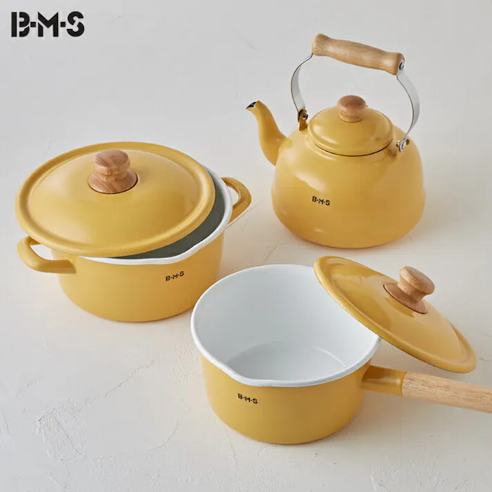 富士ホーロー ビームス シンプル ホーロー ソースパン 深型 18cm ガス火 IH対応 2.3L BMS 片手鍋 BMS-18SD【ホーロー鍋 琺瑯鍋 鍋 IH200V 琺瑯 蓋付き フタ付き 調理器具 キッチン用品 Clocca】 ホワイト